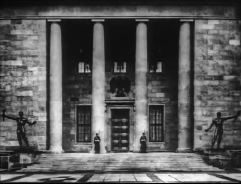 Standbild aus dem Film »Brutalität in Stein« von Alexander Kluge & Peter Schamoni
