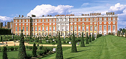 Hampton Court und das Neue Palais in Potsdam-Sanssouci
